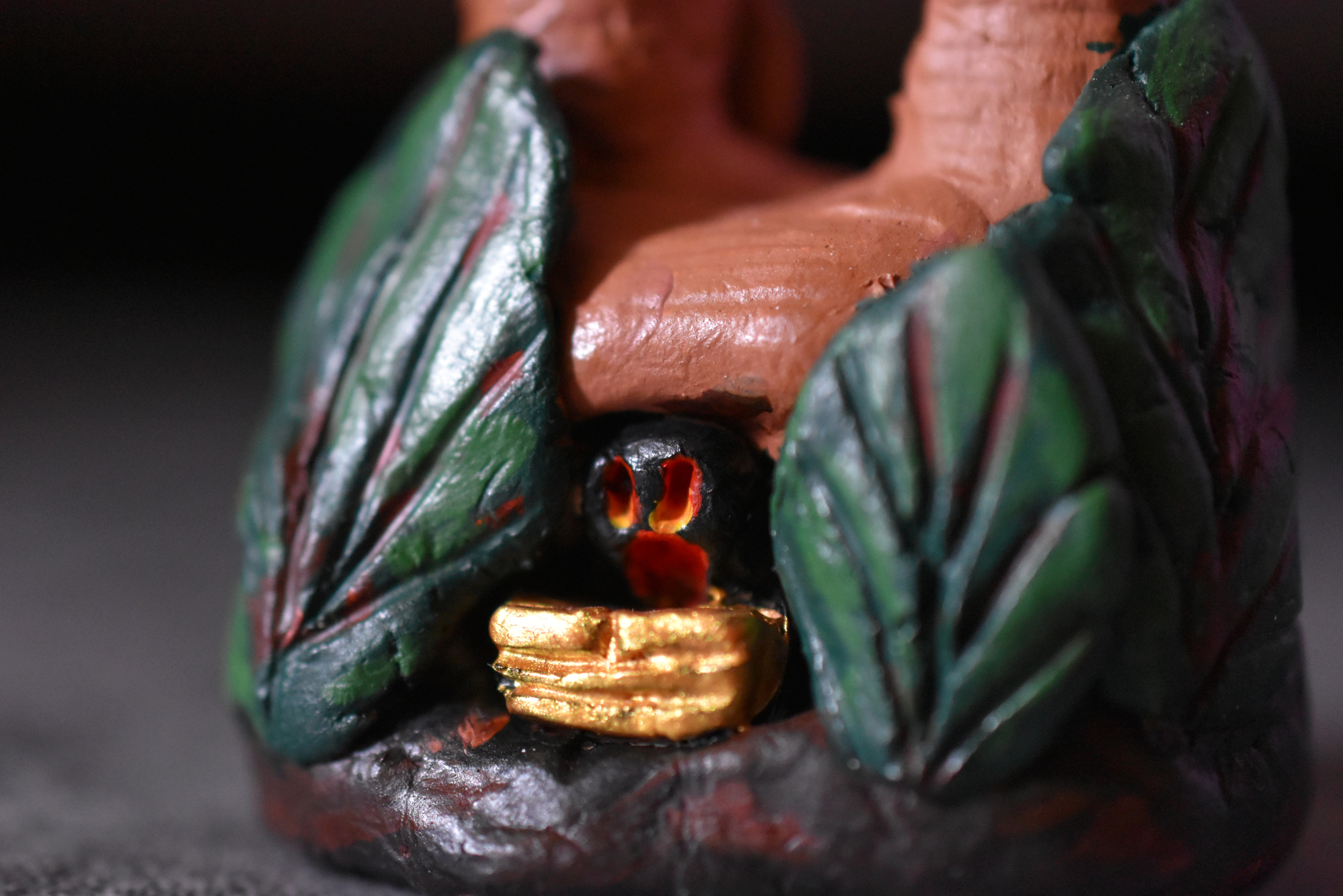 Nahaufnahme der Burgskulptur und des Schatzes der Kirkeler Burg